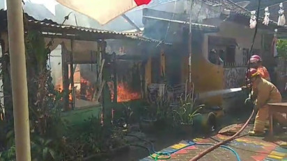 Nahas, Tiga Rumah Warga di Gresik Hangus Terbakar saat Ditinggal Pemiliknya Bekerja