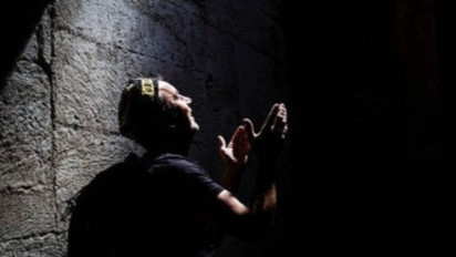 Jika Punya Hajat yang Mendesak, Ustaz Adi Hidayat Sarankan Panjatkan Doa di Waktu Ini dengan Adab Begini