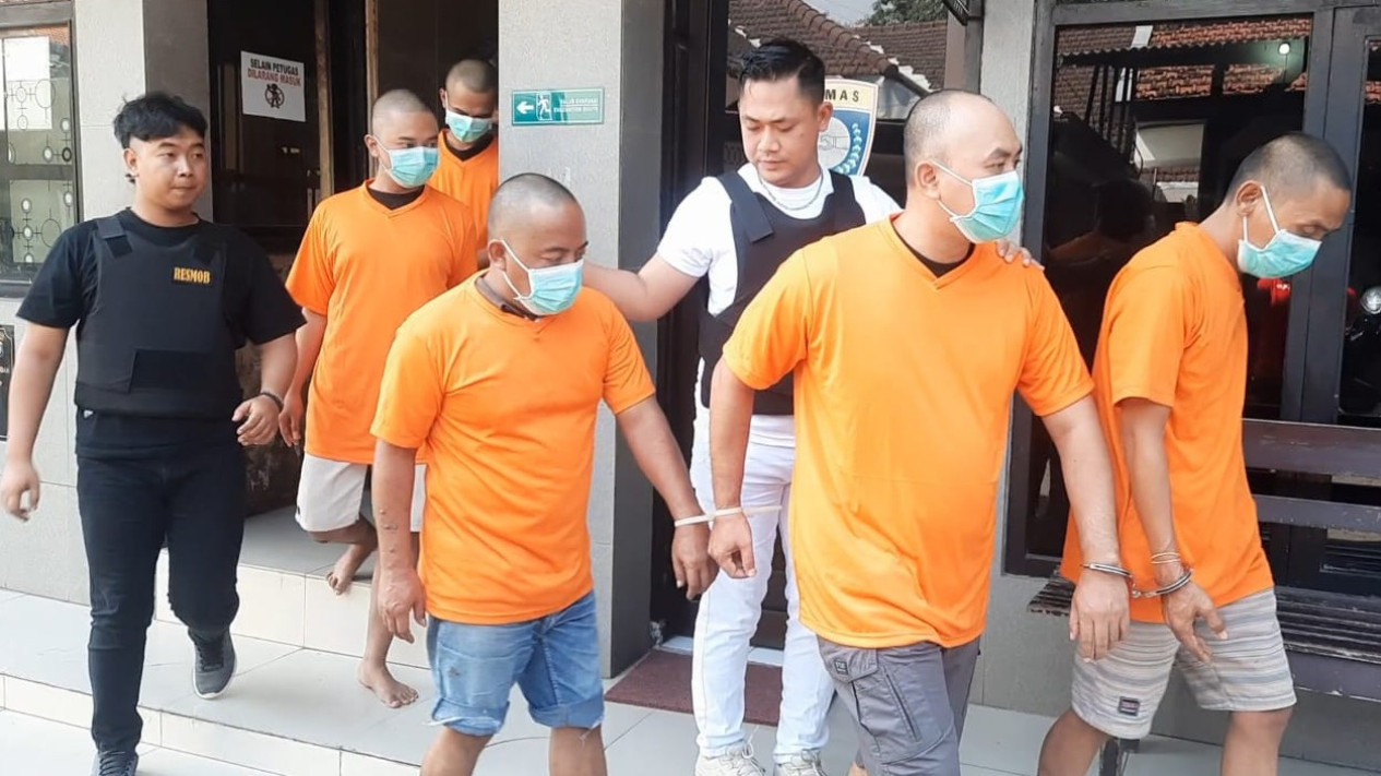 Jual Chip, Lima Penjudi Online Dibekuk Polisi
            - galeri foto