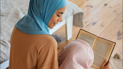 Jangan Pernah Lepas Jilbabmu Wahai Wanita, Ustaz Khalid Basalamah: Buka Aurat Itu Dosa Besar