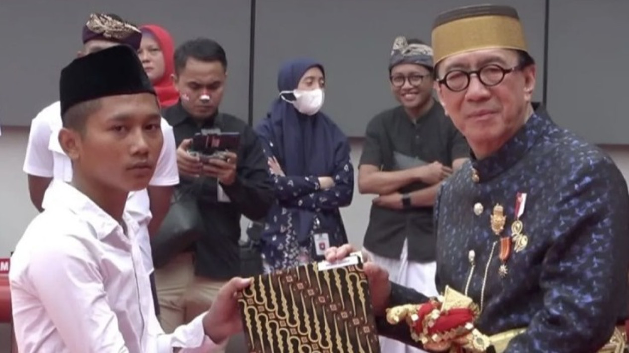 HUT ke-79 RI: Kemenkumham Beri Remisi ke 176.984 Narapidana
            - galeri foto