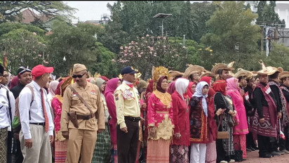 Ribuan Peserta Berbaju Adat dan Kostum Profesi Meriahkan HUT ke-79 RI di UMM