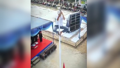 Viral Siswa MA di Ogan Ilir Panjat Tiang Bendera saat Upacara HUT Kemerdekaan RI ke-79