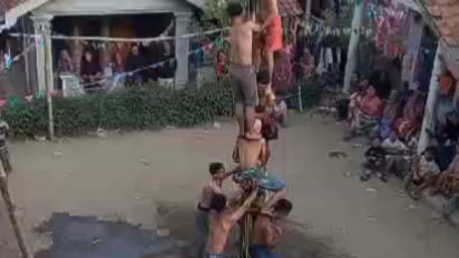 Peserta Panjat Pinang di Brebes Tewas Usai Terjatuh dan Tertimpa Rekannya