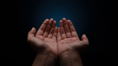 Manusia Punya Dosa Juga Diampuni Allah SWT Perhatikan Tandanya, Ustaz Adi Hidayat Ungkap Seseorang Sudah Bertaubat Kalau Bisa....