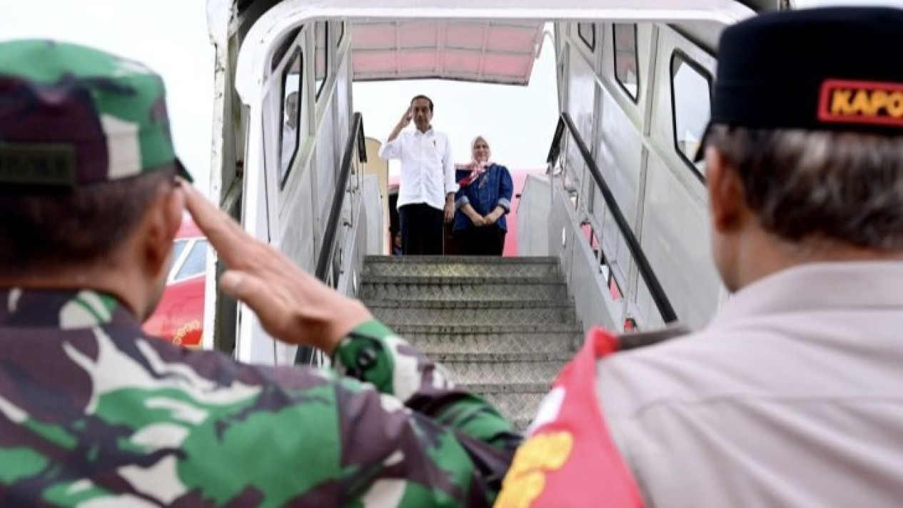 Selesai Perayaan HUT ke-79 RI, Jokowi Langsung Bertolak ke Jakarta
            - galeri foto