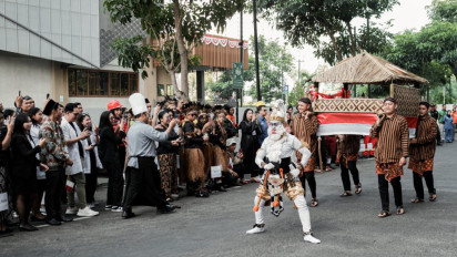 Semarakkan HUT Kemerdekaan RI ke-79, Salah Satu Hotel di Surabaya Persembahkan Kirab Tumpeng Kemerdekaan
