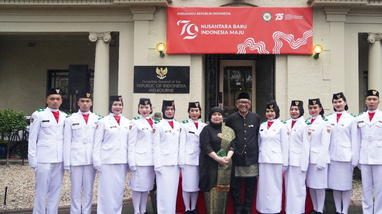Kehadiran Anak-Anak SD Sekitar Menambah Warna Perayaan HUT ke-79 RI di Melbourne
            - galeri foto