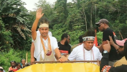 Ribuan Masyarakat Teluk Bintuni Sambut Hangat Pasangan YO-JOIN