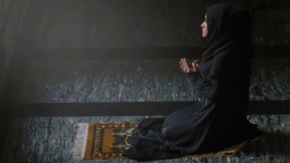 Setelah Tahajud Jangan Langsung Bangun, Ustaz Adi Hidayat Ingatkan Sunnah Kedua yang Bisa Cepat Kabulkan Doa