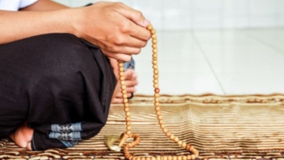 Jangan Pernah Tinggalkan Shalawat, Simak Tafsir Surah Al Ahzab Ayat 56 Berikut Ini