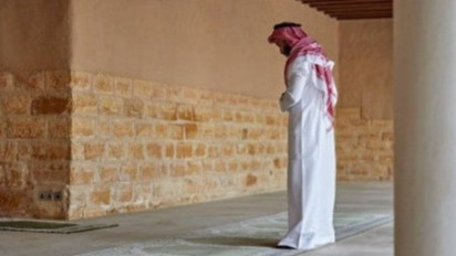 Siap-siap Dikepung Rezeki, Ini Surah-surah yang Disarankan Ustaz Adi Hidayat untuk Dibaca saat Shalat Dhuha