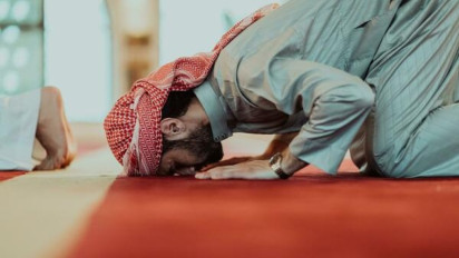 Bingung Jumlah Rakaat Saat Dhuha, Lebih Afdhol 6 atau 8? Syekh Ali Jaber Ungkap Kalau Sunnahnya Cukup ...