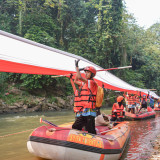 Rangkaian HUT RI ke-79, Pertamina Bersihkan Sungai Ciliwung Hingga Gelar Bendera Merah Putih Sepanjang 79 Meter