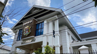 Diduga Buat Perjalanan Dinas Fiktif, Tiga Orang Anggota DRPD Mamuju Diperiksa