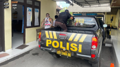 Mabuk dan Panjat Pelinggih hingga Hancur, Bule Inggris di Bali Ditangkap Polisi