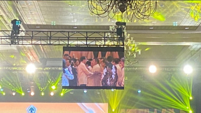 Jokowi Pakai Kemeja Kuning saat Hadiri Munas Partai Golkar, Jadi Kader?