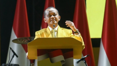 Kelakar Bahlil saat Jokowi dan Gibran Pakai Warna Baju Beda di Munas: Kita Bagi-Bagi Ada yang di Gerindra, Ada yang di Golkar