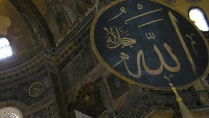 Tidak Usah Resah, Allah yang Mengurus Segala Urusan Manusia, Tafsir Surah Ali Imran Ayat 27