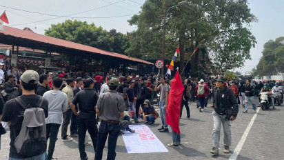 Tolak Revisi UU Pilkada! Ribuan Massa Demo sudah Berkumpul di Jalan Malioboro dan Mulai Bergerak: Jogja Full Melawan