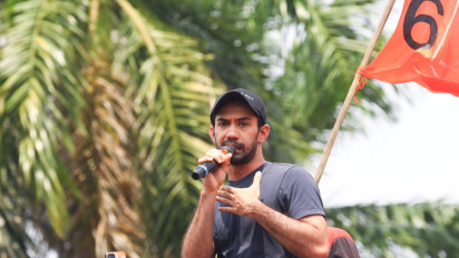 Reza Rahadian Ikut Turun Aksi Demo di Depan Gedung DPR: Sedang Tidak Baik-baik Saja!