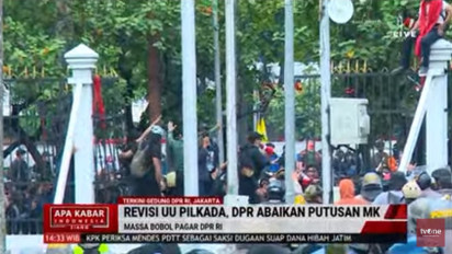 BREAKING NEWS! Massa Bobol Pagar Kompleks Parlemen DPR RI
