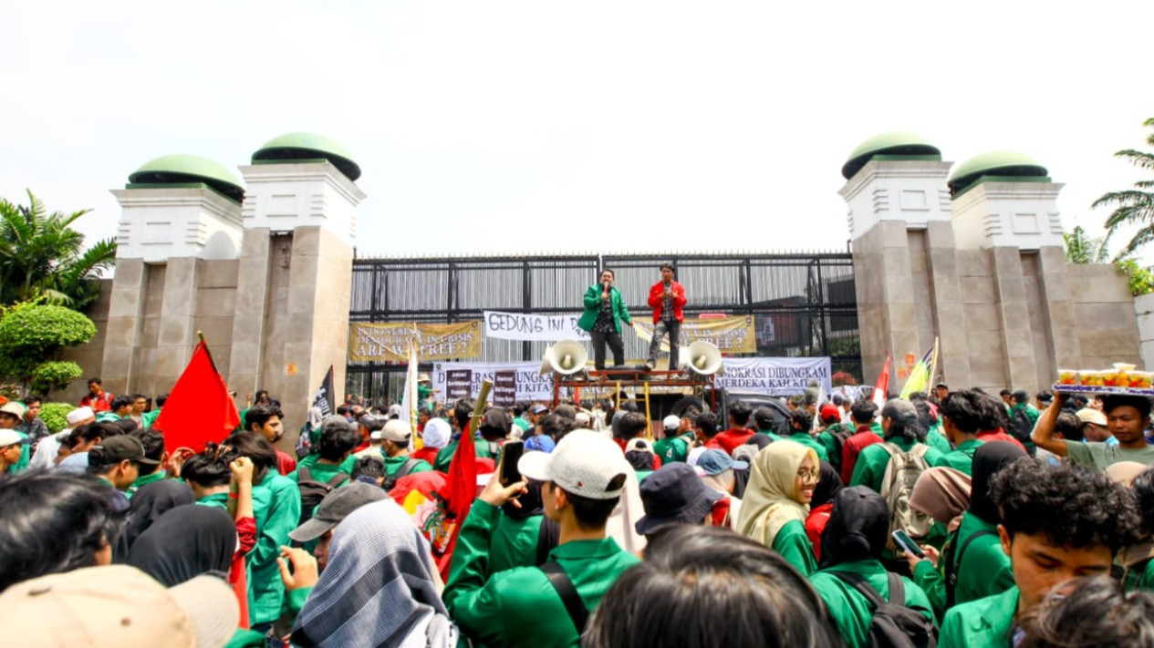 DPR Bakal Patuhi Putusan MK Jika RUU Pilkada Belum Disahkan sampai 27 Agustus
            - galeri foto