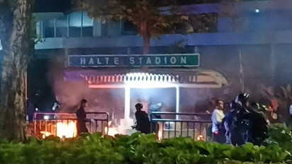 Berniat Meredam Aksi Demonstran Agar Tidak Merusak, Menpora Malah Tersemprot Water Cannon