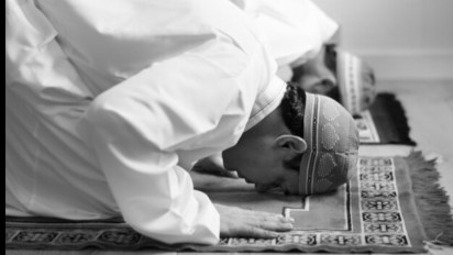 Sering Shalat tapi Pikiran ke Mana-mana dan Lupa Jumlah Rakaatnya, Apakah Sah Ibadahnya? Buya Yahya Tegaskan Berusaha Meksipun...