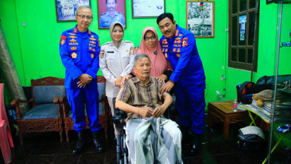 Kado Alumni Akpol 91 Bhara Daksa dalam Rangka 33 Tahun Pengabdian ke Pengasuh saat Taruna