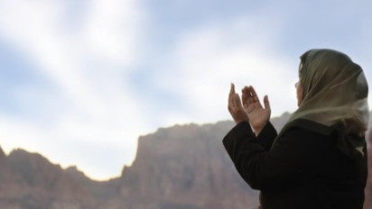 Syekh Ali Jaber Sarankan Satu Jam Sebelum Maghrib Semua Muslim Lekas ke Masjid dan Berdoa: Ada Waktu Mustajab yang Bikin Doa Tidak Ditolak