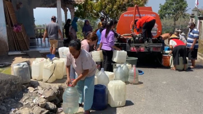 Krisis Air Bersih Akibat Kemarau, BPBD Salurkan Bagikan 20.000 Liter Air Bersih Kepada 1.213 Jiwa