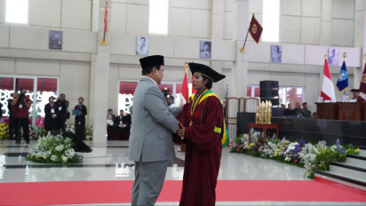 Pernah Jual Gorengan Hingga Pelayan, Pidato Wisudawati Unhan Atambua Ini Bikin Prabowo Subianto 'Emosional' Sampai Bilang...