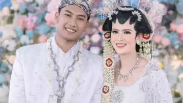 Sari Hartati menikah dengan Viko Zulfan pevoli klub Sukun Badak