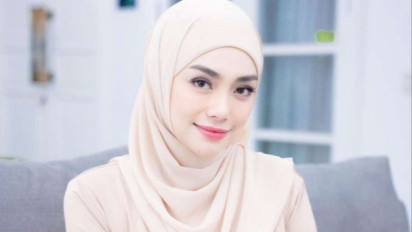 Belum Istiqomah Mengenakan Hijab Meski Sudah Mualaf, Celine Evangelista Sebut karena Kontrak Kerja, Ustaz Adi Hidayat Tegaskan Hukumnya Islam Mengajarkan....