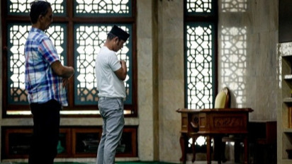 Syekh Ali Jaber Bagikan Doa Setelah Rukuk yang Bikin Malaikat Berebut Mencatat 