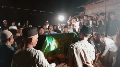 Tiba di Ogan Ilir, Jenazah Nizam Korban Dibunuh Ibu Tiri di Pontianak Dimakamkan Malam Hari