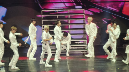 Melokalnya The Boyz di Konser Zeneration II Jakarta 2024, Jacob Bawakan Lagu 'Sialan' hingga Deobina Dipanggil Sayang