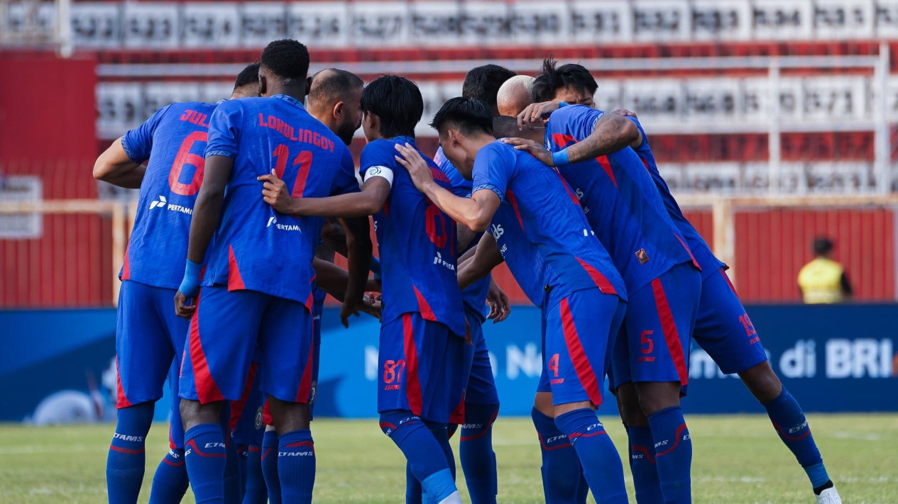 Liga 1: Belum Bangkit dari Keterpurukan, Pelatih Arema FC Syukuri Hasil Imbang Kontra Sang Juara Bertahan Persib
            - galeri foto