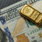 Goldprice Bergejolak Tajam! Bank Sentral Dunia Rem Mendadak, Ternyata Ini Penyebabnya