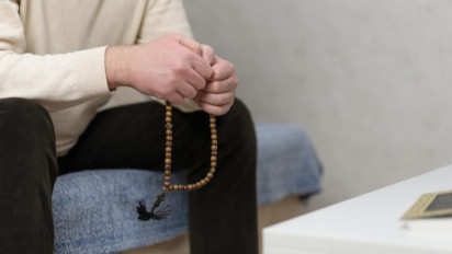 Tafsir Surah An-Nisa Ayat 103,  Perintah Allah SWT untuk Selalu Dzikir dalam Keadaan Apapun, Terutama Selesai Shalat