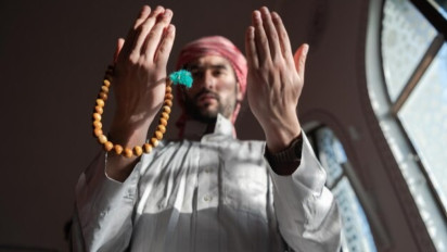 Shalat Subuh Nanti Kebiasaan Usap Wajah Setelah Baca Qunut Harus Dihindari, Buya Yahya Tegaskan Hukumnya Kalau...