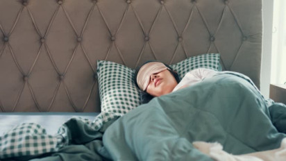 Jangan Langsung Naik ke Tempat Tidur, Amalan Ini Kata Ustaz Adi Hidayat Dapat Perlindungan Allah SWT sampai Dosa Diampuni