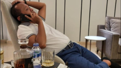 Viral, Foto Bahlil dengan Botol Whisky Jepang, KMPG Golkar Lapor ke Bareskrim soal Pencemaran Nama Baik
