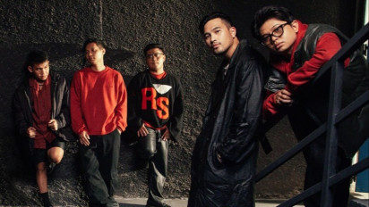 Lirik Lagu Sialan - Adrian Khalif dan Juicy Luicy, Viral di Media Sosial hingga Di-cover Idol KPop!