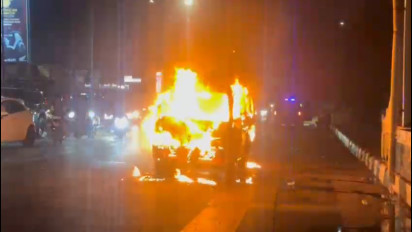 Demo Tolak Politik Dinasti Jokowi, 1 Mobil Ludes Terbakar