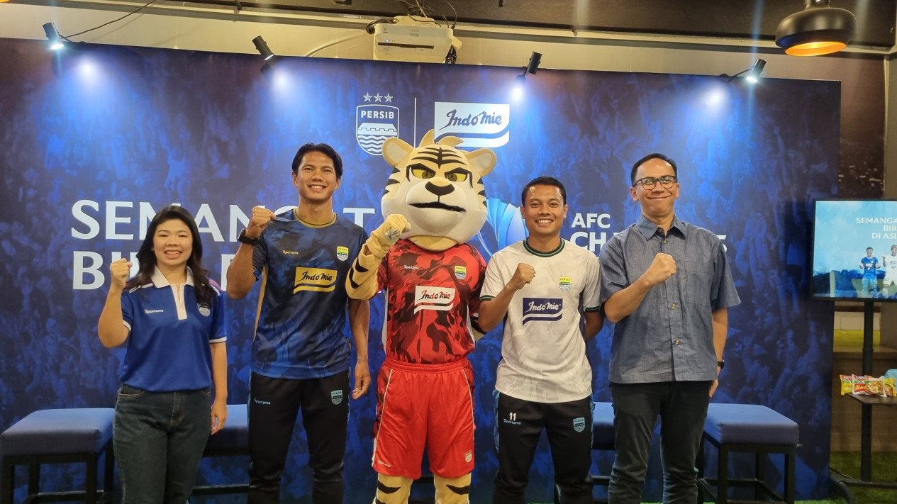 Persib Bandung Rilis Jersey Khusus Kompetisi Asia, Pakai Single Sponsor
            - galeri foto