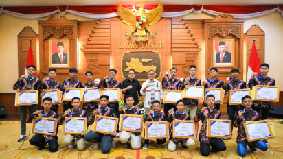 Sukses Pertahankan Juara Umum LKS SMK Nasional XXXII 2024, Pj Gubernur Adhy: Duta Pahlawan Pelajar Jatim Layak Apresiasi