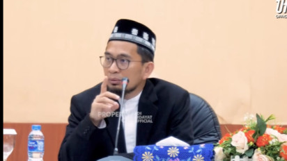 Jangan Pernah Shalat Pakai Sajadah Ini walau Harganya Mahal dan Nyaman Buat Sujud, Ustaz Adi Hidayat: Dilarang...