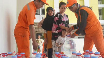MUI DKI Jakarta Salurkan Air Minum ke Korban Kebakaran di Manggarai